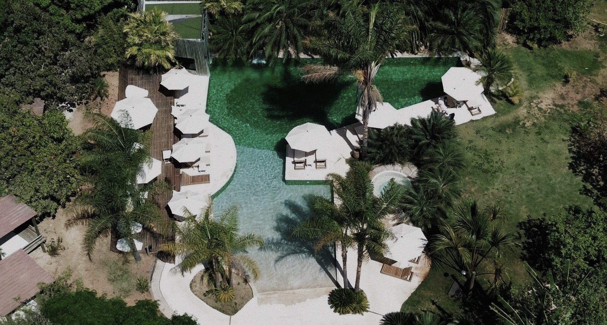 Piscina estilo lagoa da Baguá